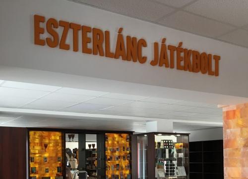 ESZTER SEBCENTRUM